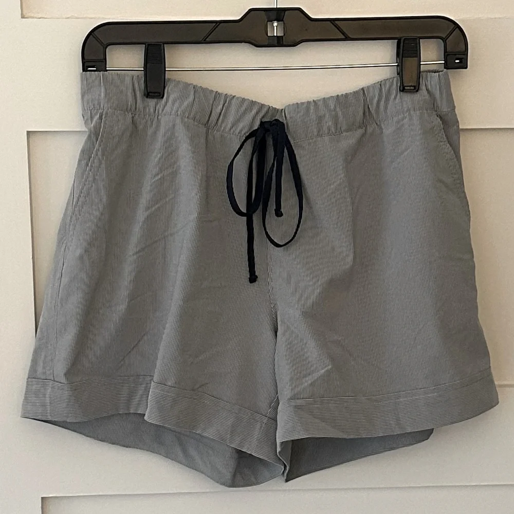 Women’s Athleta Pinstripe Blue & White Shorts, M - Picture 2 of 4